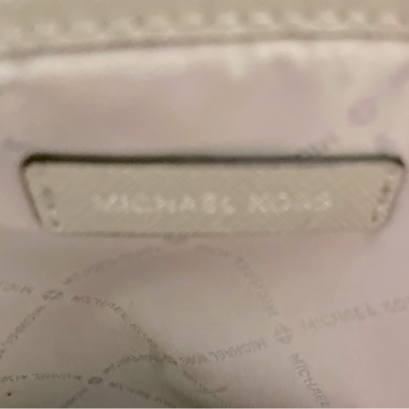 Michael Michael Kors Emmy LG Leather Backpack Pearl Gray with adjustable strap - Picture 7 of 10